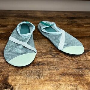 Fitkicks Aqua Lightweight Breathable Quick Dry Cushioned Sock Shoe Womens Medium